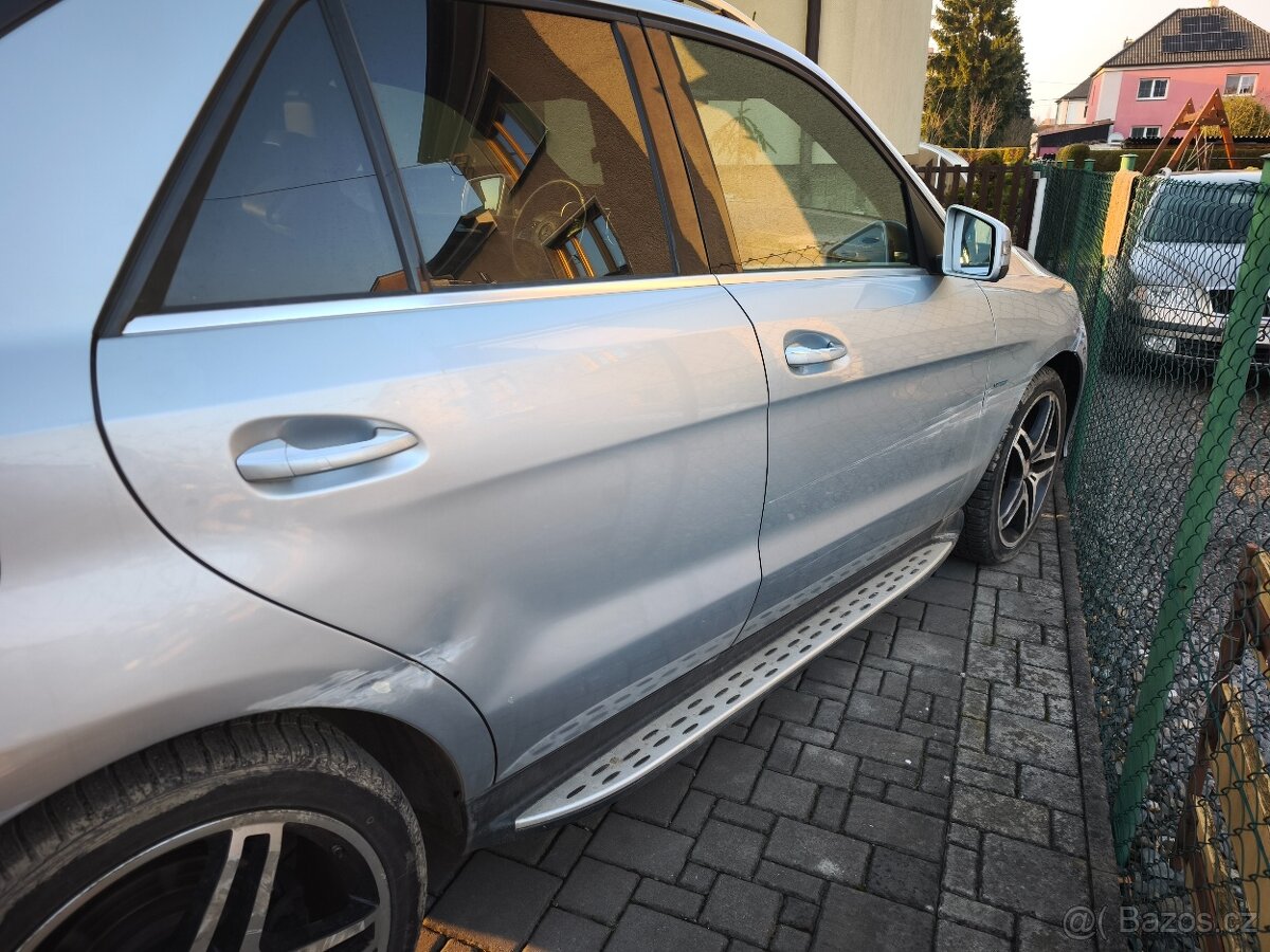 havarovaný Mercedes Benz GLE 500 e - 13