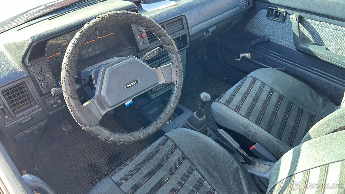 Mazda 323 1988 - 13