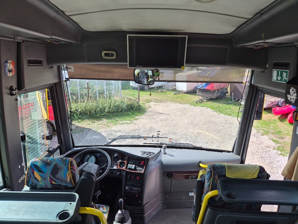 Autobus ISUZU 26+1 míst - 13