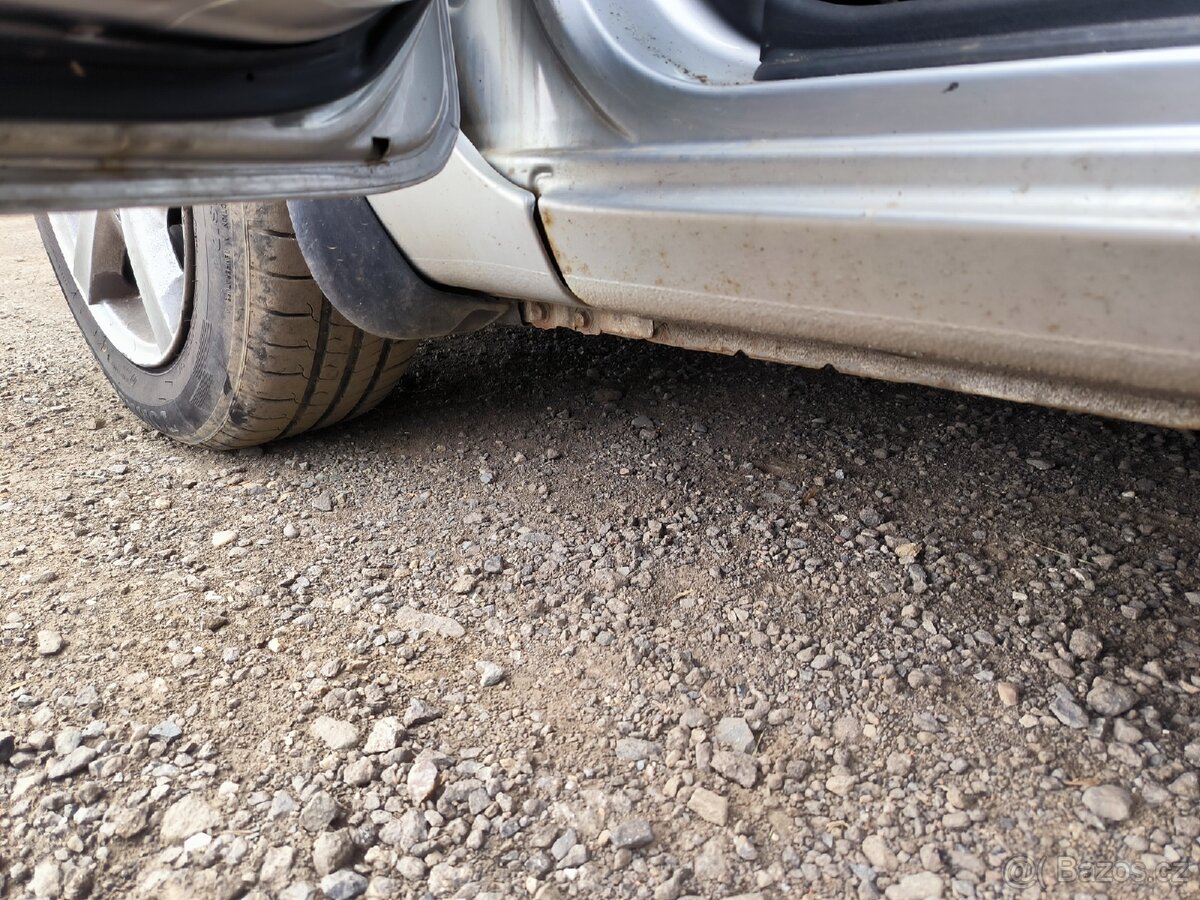 Kia Ceed Combi 1,6i benzín, klimatizace - 13