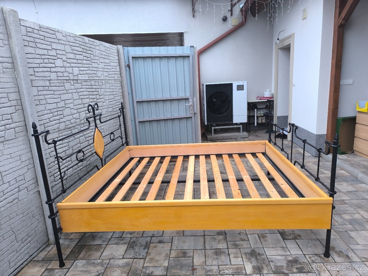 Prodám kovanou postel + Matrace Tencel 180cm x 200cm - 13