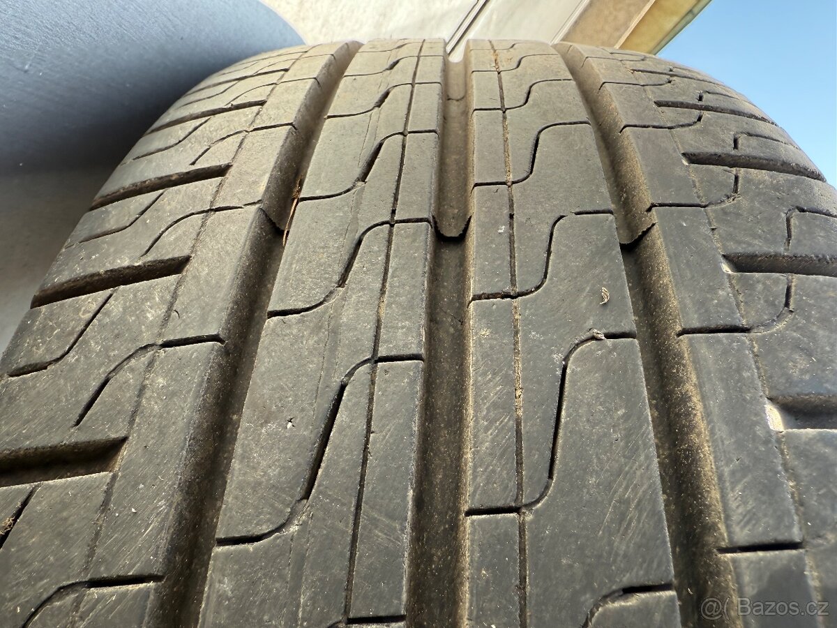 VW Transporter Multivan T5-Alu sada pneu PIRELLI 215/65/16C - 13