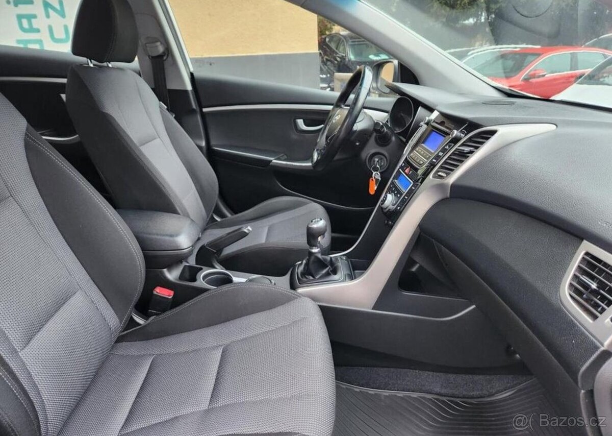 Hyundai i30 1.6-spotř.5l/100km - 13