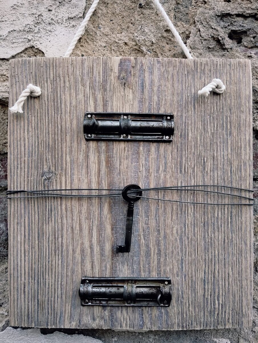 Věšáky, dekorace z masivu / Levně - 13