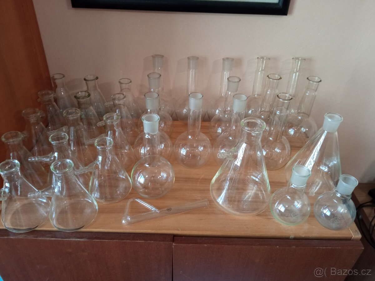 Velká sada laboratorního skla - 13