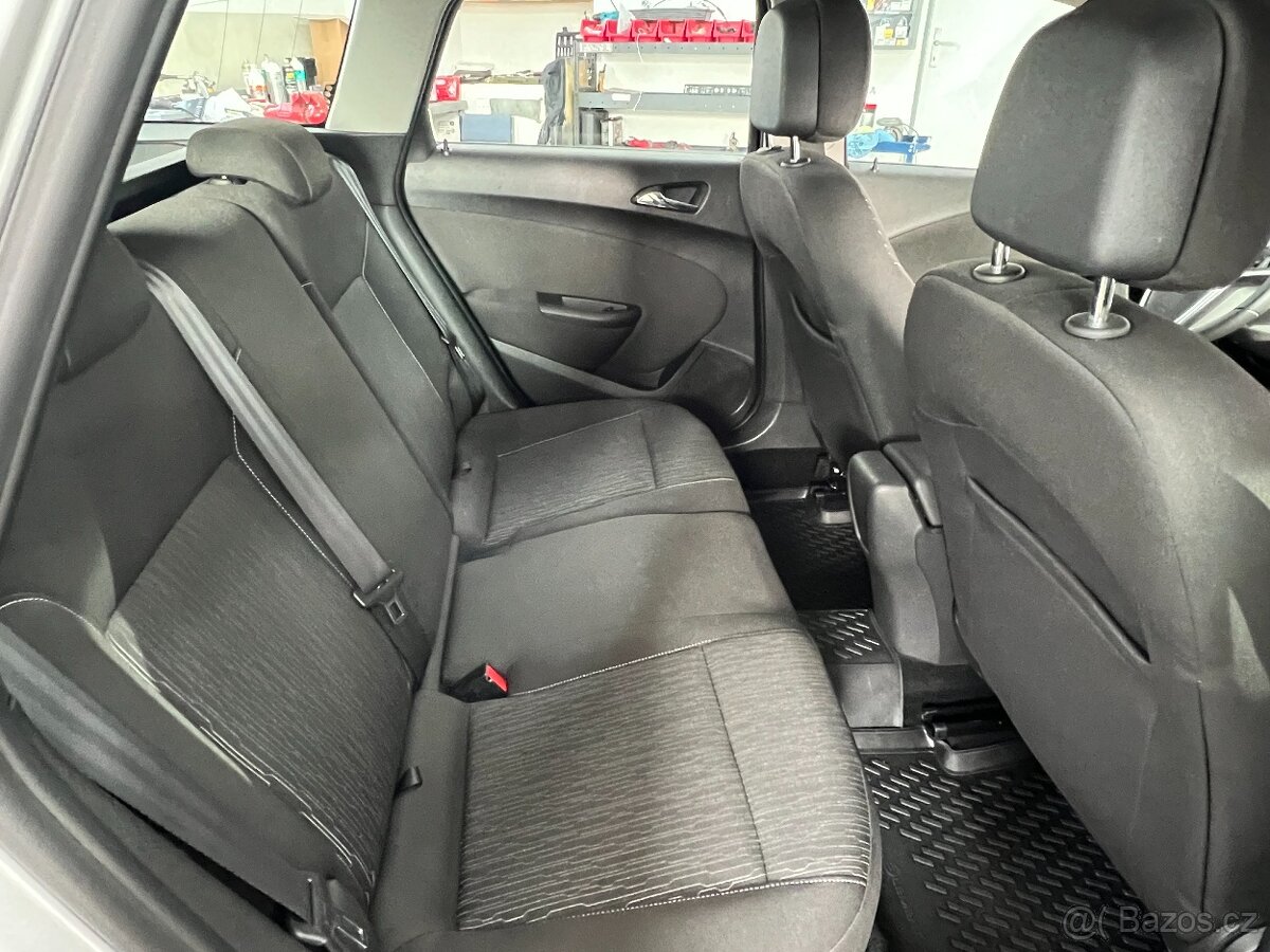 Opel Astra SPORTS TOURER 1.6CDTi NAVI TAŽNÉ ZAŘÍZENÍ - 13