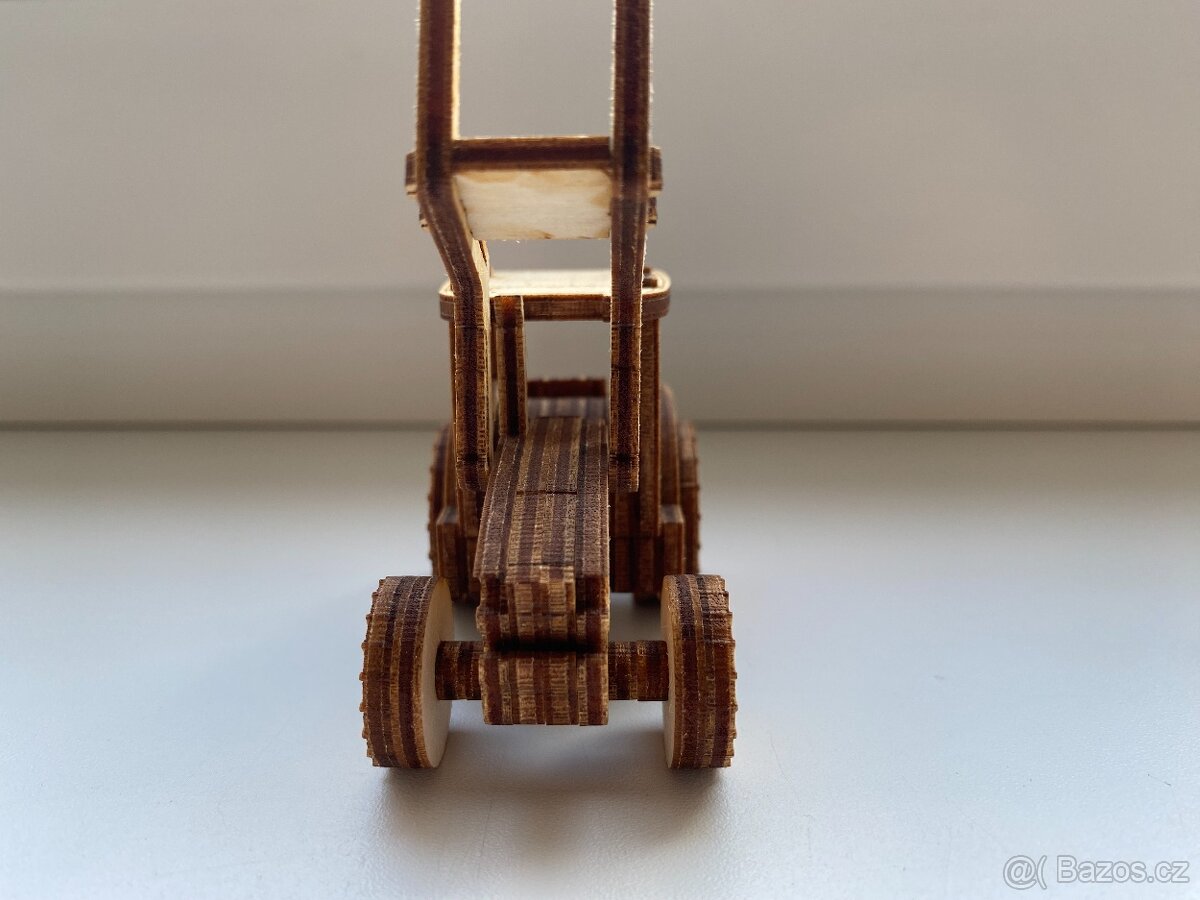 Nový dřevěný model Zetor Proxima - 13