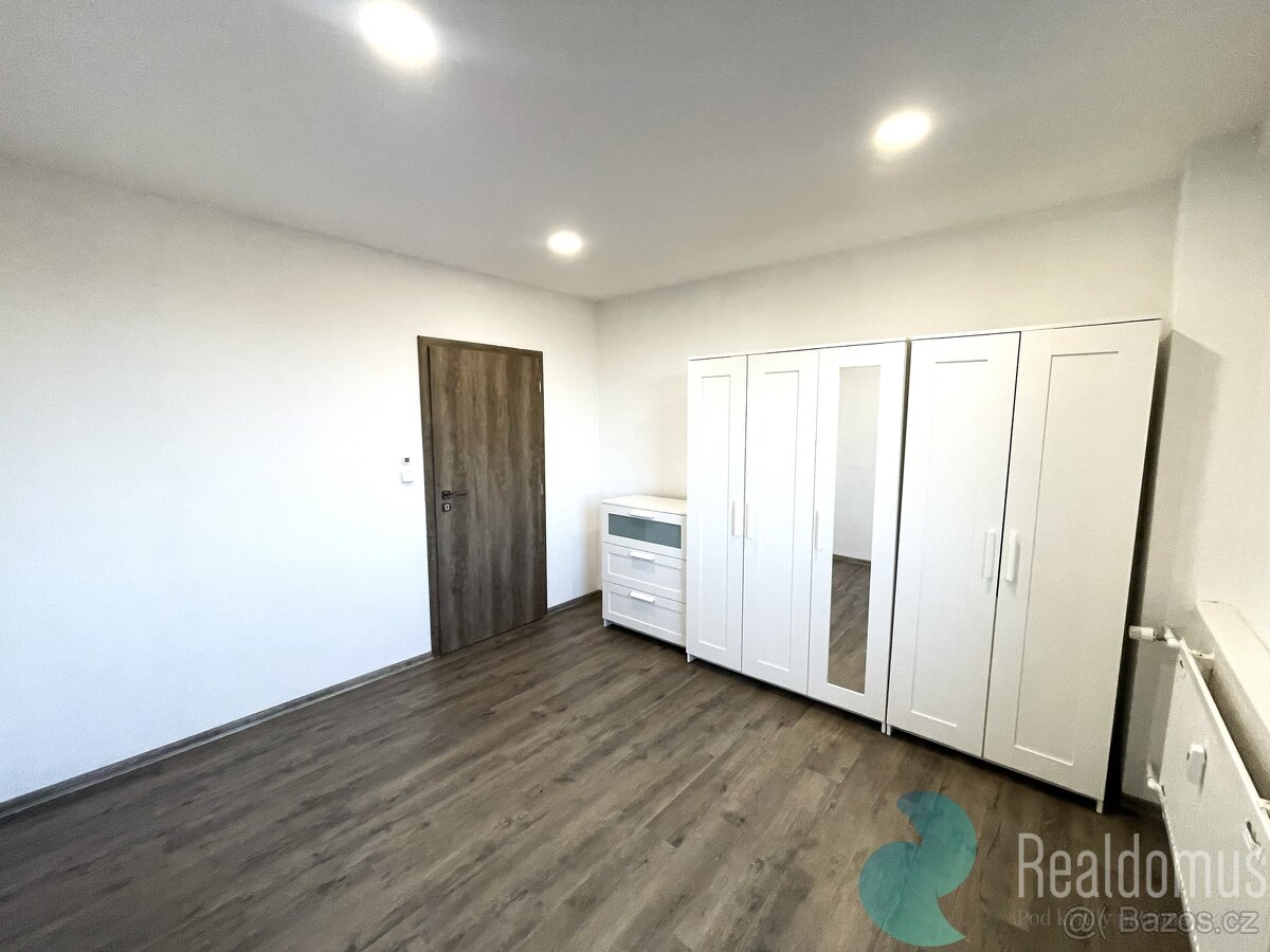 Pronájem, Byt 4+1, 78m2, Velešín, ul. Nad Cihelnou - 13