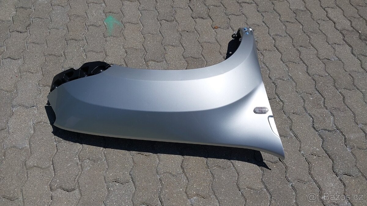 Dacia Duster – Blatníky přední stříbrné - 13