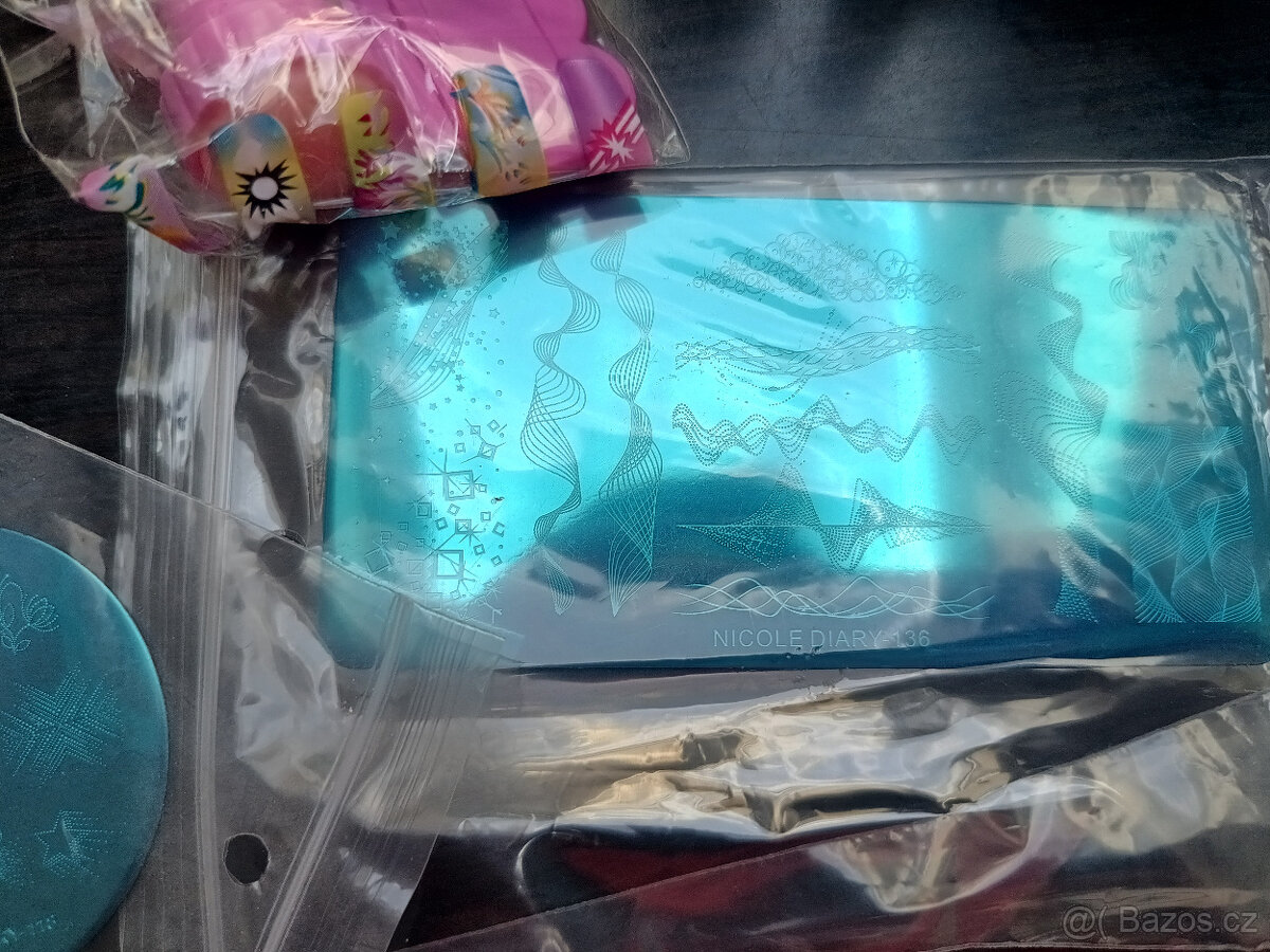 modeláž gelových nehtů-bruska,gely,razítka,laky - 13