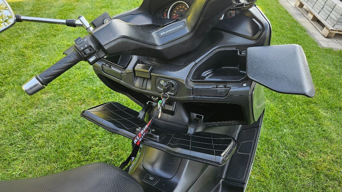 Suzuki Burgman 400 K7 – velký servis, díly za 35 tis., GIVI - 13