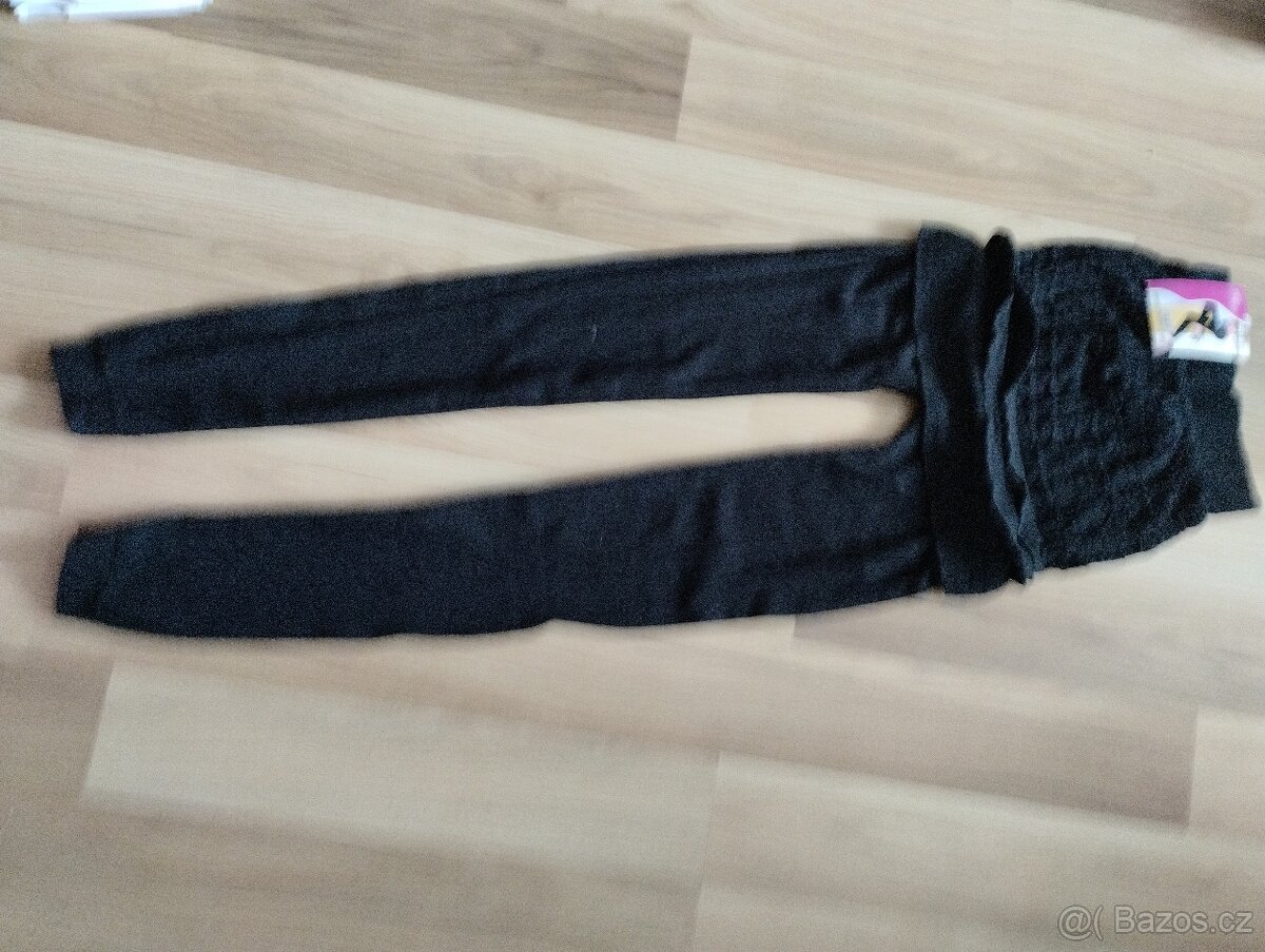 Nové elastické černé kalhoty s vyšitou sukýnkou - 13