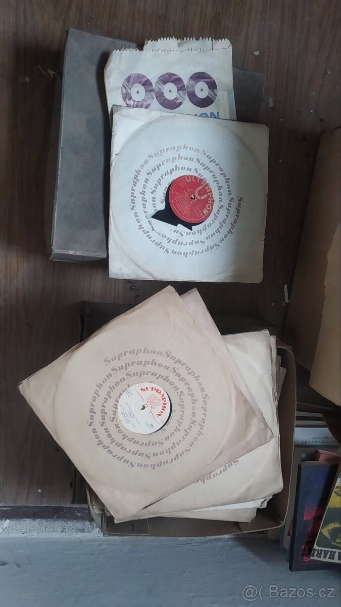 Starý nábytek, koberec, pračka ...atd - 13