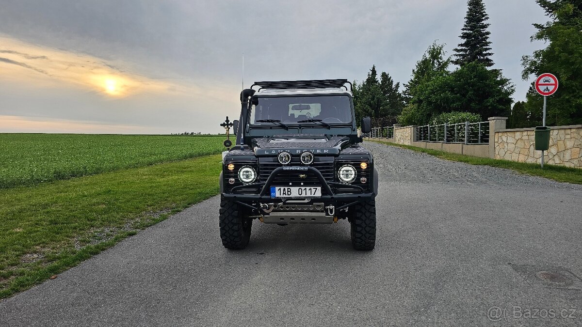 Land Rover Defender - 13