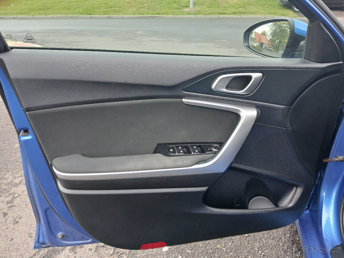 Kia Cee´d Combi 1,0 T-GDI MÁLO NAJETO, DPH - 13