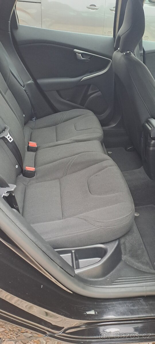 Volvo V40 2.0 D2 88kW NAVI - 13