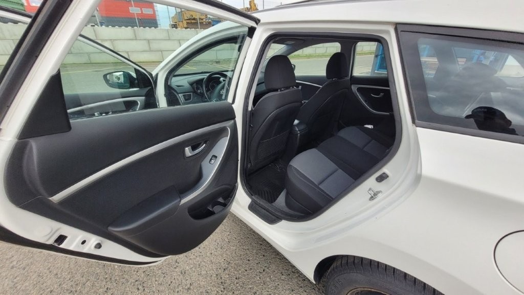 Hyundai i30 1.6 CRDi - 13