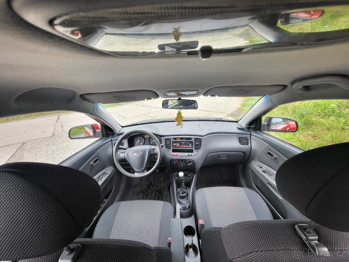 Kia Rio 1.4i 71kw nová STK - 13