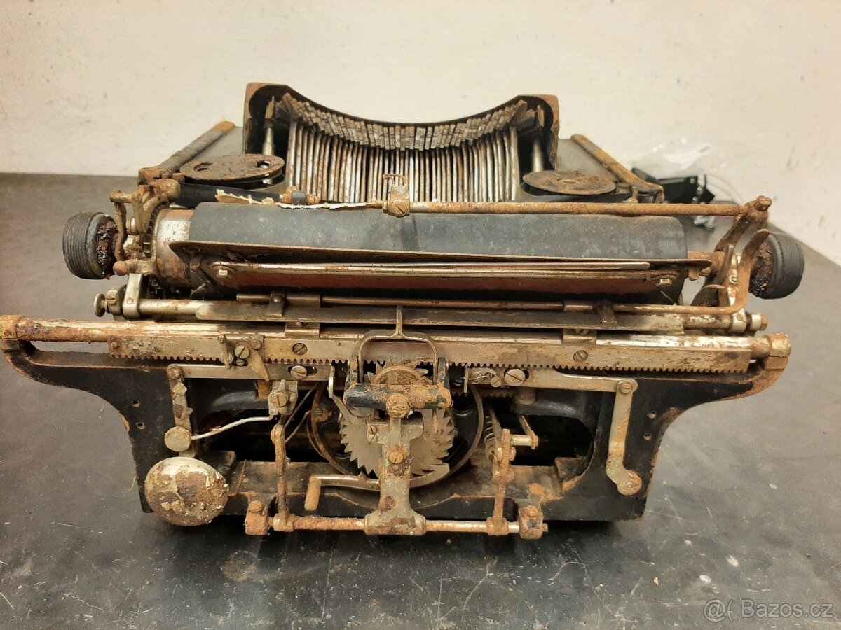 Psací stroj IDEAL - 13