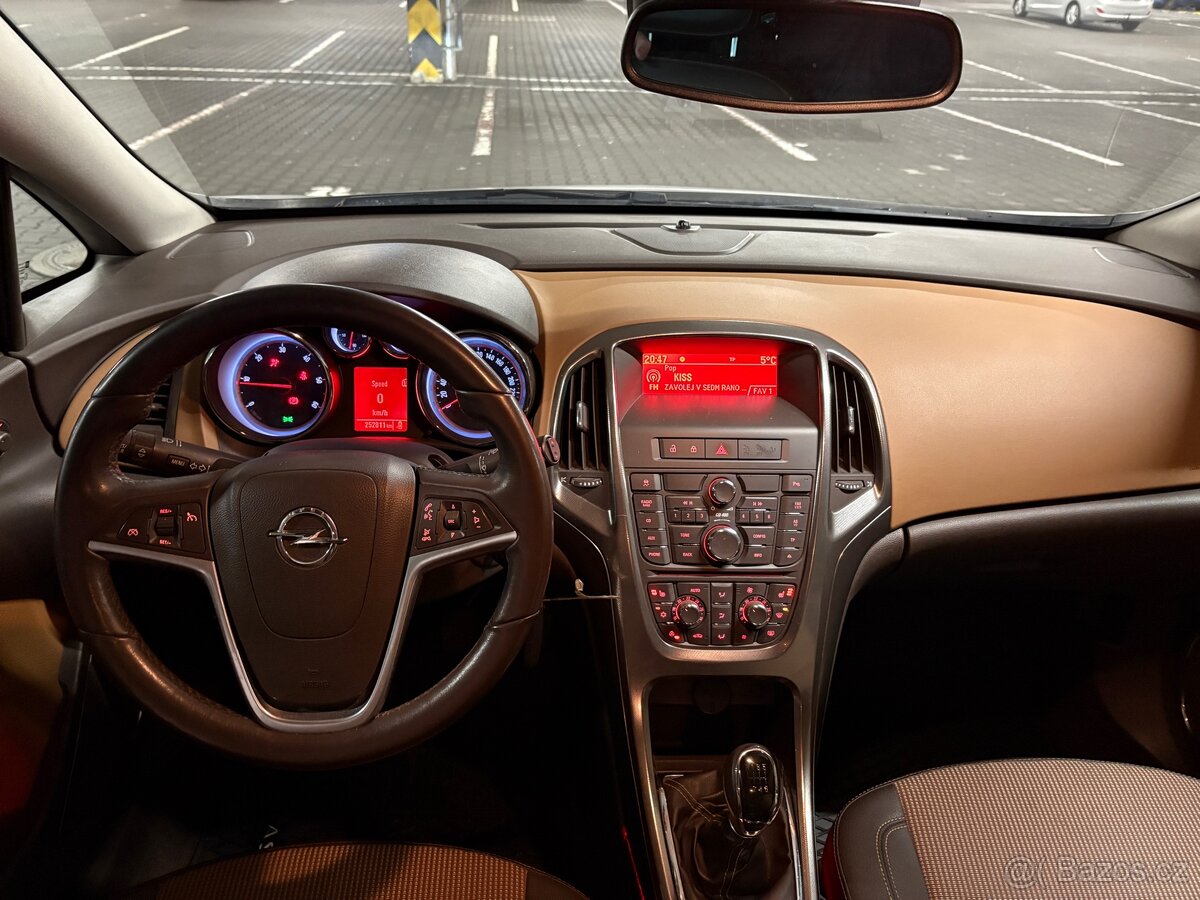 Opel Astra 1.7CDTI/92kw Xenony Výbava - 13