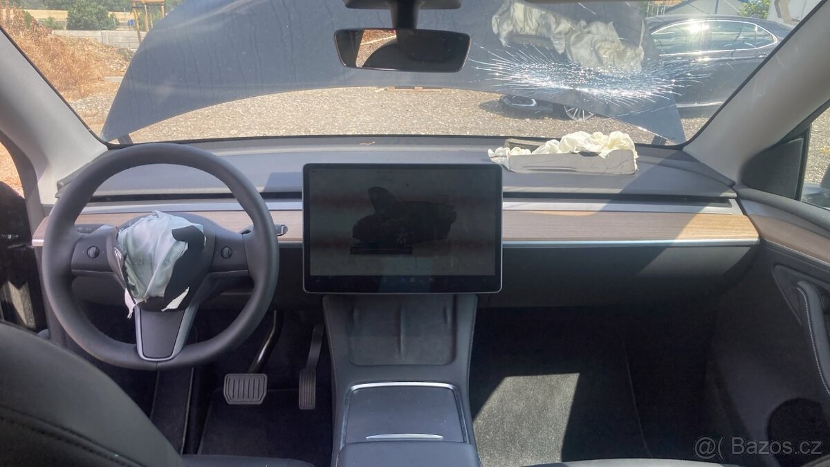 Tesla Model Y - 13