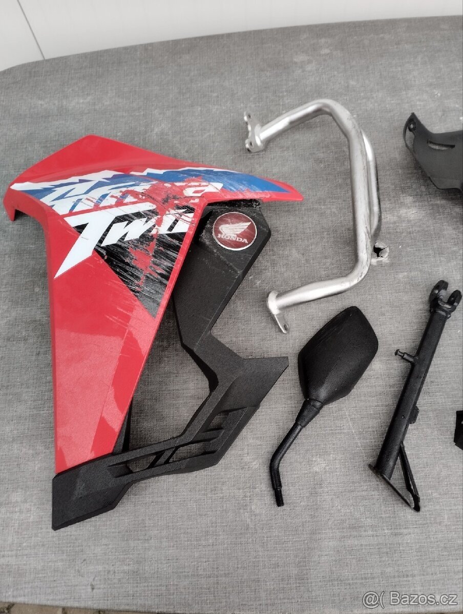 Nádrž Honda Africa Twin 1100 + poškoz. díly - 13