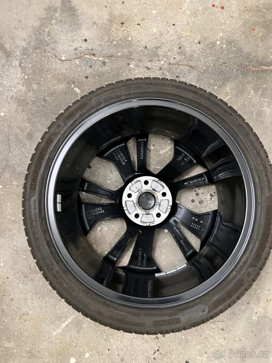 Octavia - originál komplet zimní kola.Jako nové.8mm.Přivezu - 13