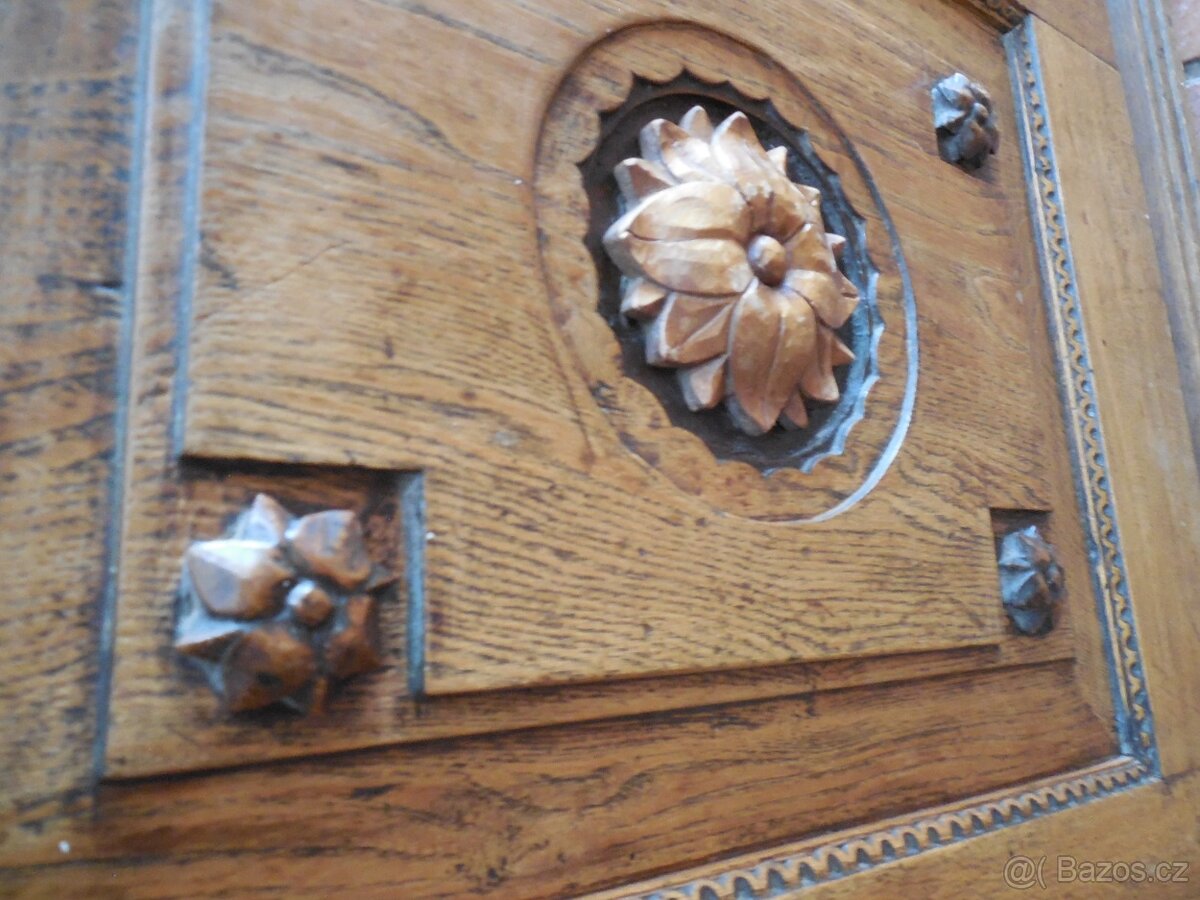 Klasicistní kredenc příborník - 13