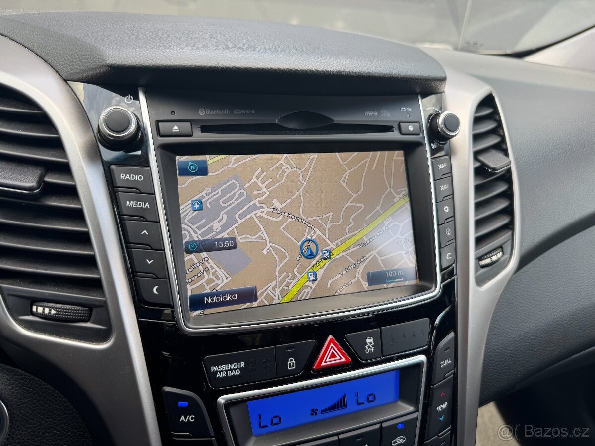 Hyundai i30 CRDI Premium AT ČR - 13