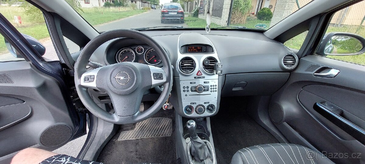 Prodám Opel Corsa 1.2i 16V r.v. 2009 - 13