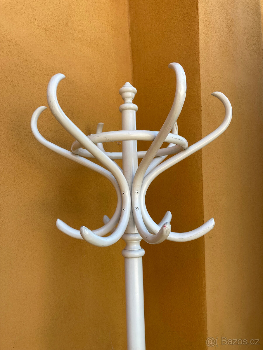 Věšák dřevěný stojanový TON, FRETON za 900 kč - 13