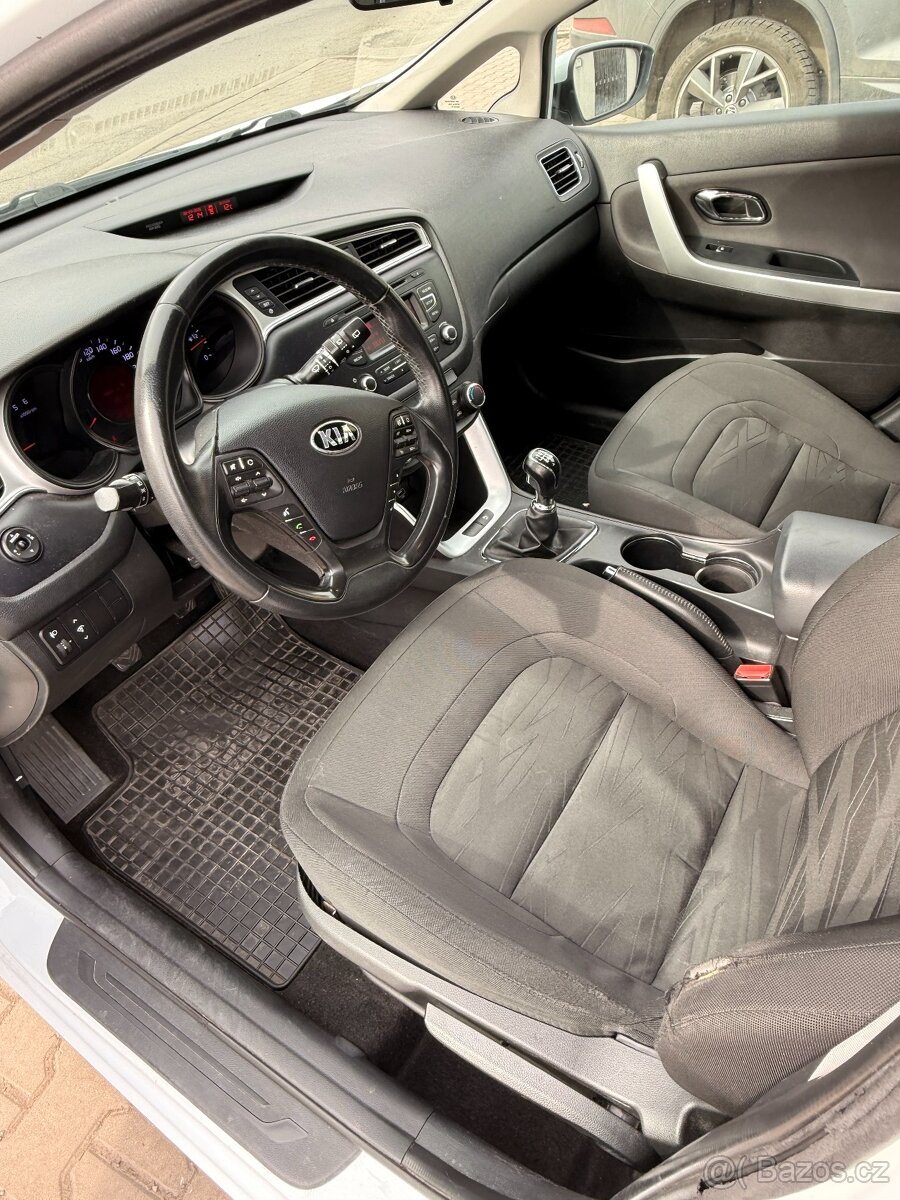 Kia Cee´d, 1.4 CRDi Comfort Plus - 13