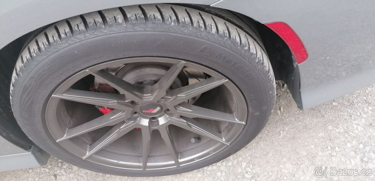 DODGE CHARGER SRT HELLCAT - 13