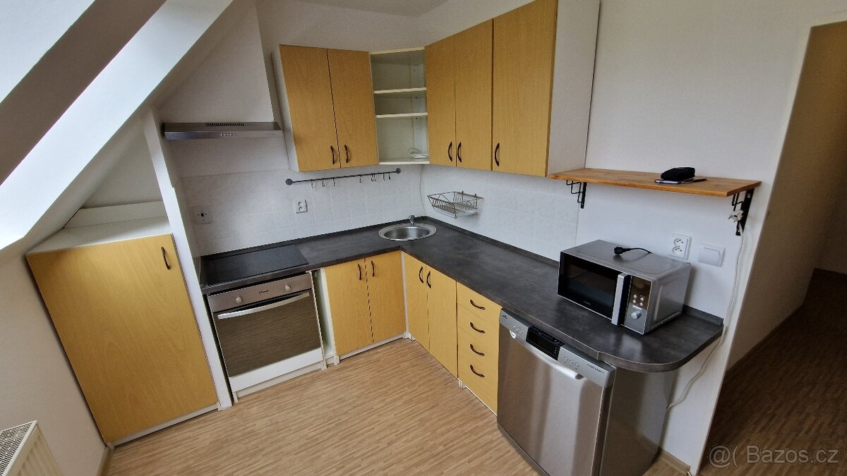 Pronájem podkrovního bytu 2+1, Radvanice u Trutnova - 13