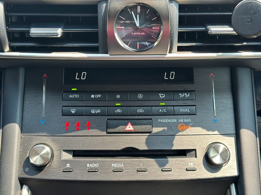 Lexus IS 300h 2020 - 13