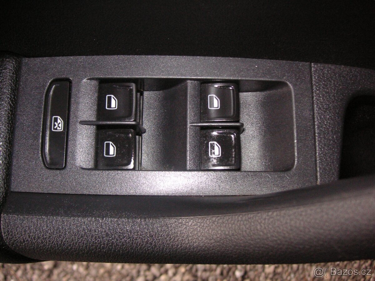 Škoda Octavia 3 Combi 2.0 TDI - Serviska - 13
