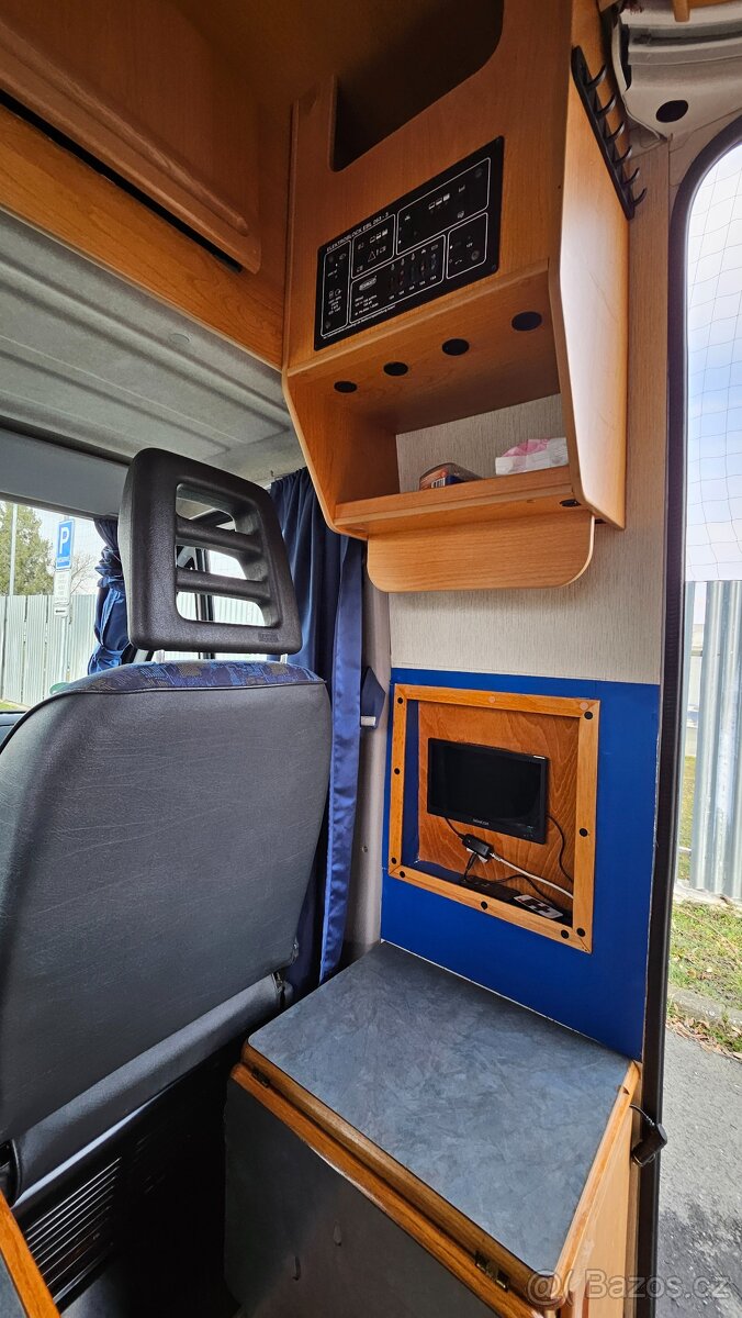 Peugeot Boxer obytný karavan - 13
