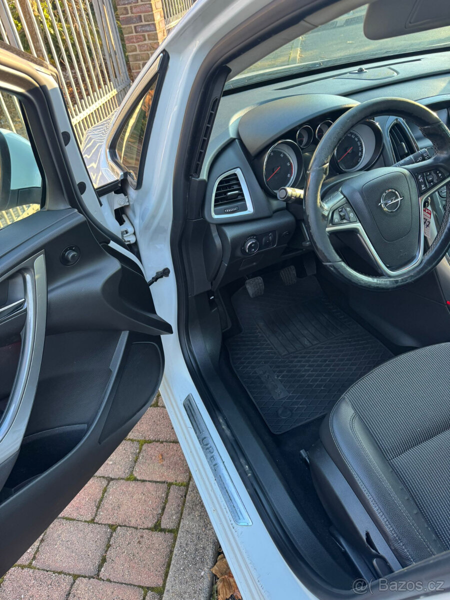 Opel Astra, 2.0D sport tourer - 13