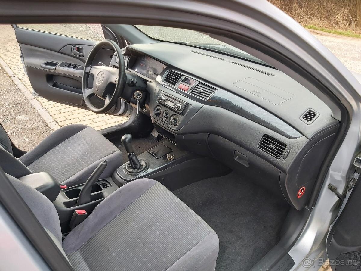 Mitsubishi Lancer Wagon 1.6i - 13