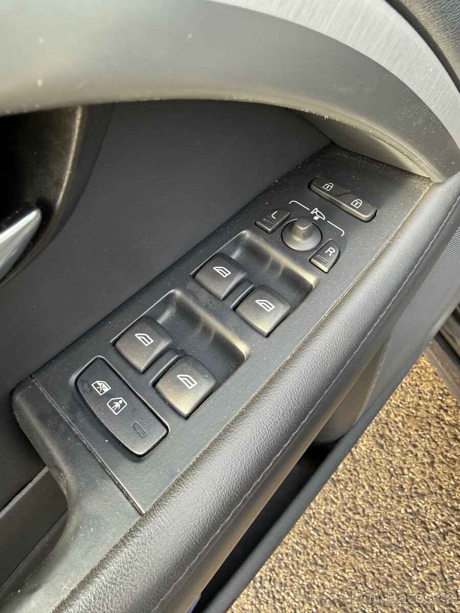 Volvo V70 2012 D5 2.4 158 kw automat kůže servis - 13