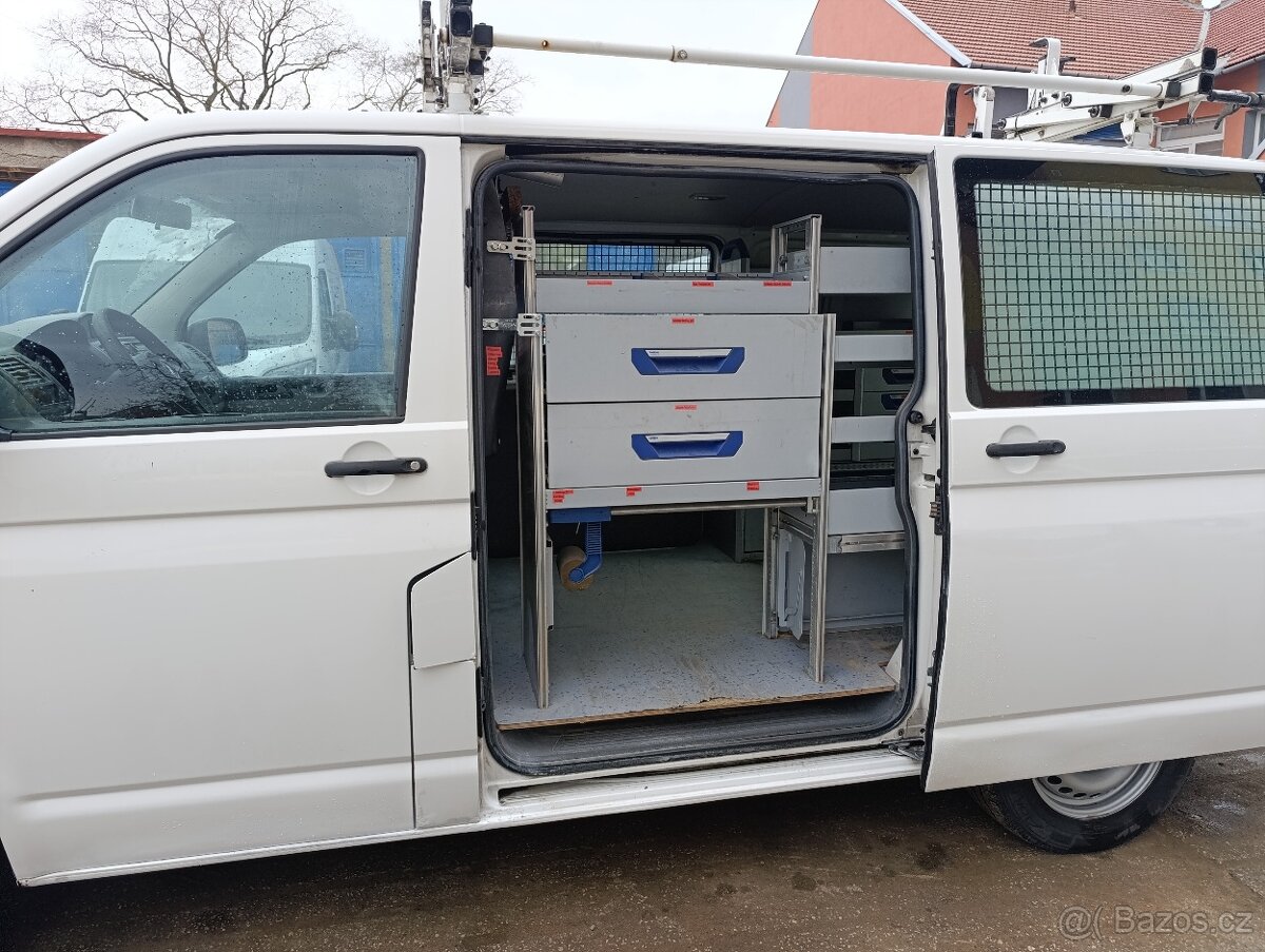 Volkswagen Transporter T5 4x4 Dílna - 13