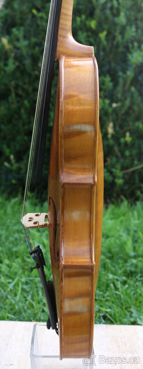 Staré housle s silným zvukem - 13