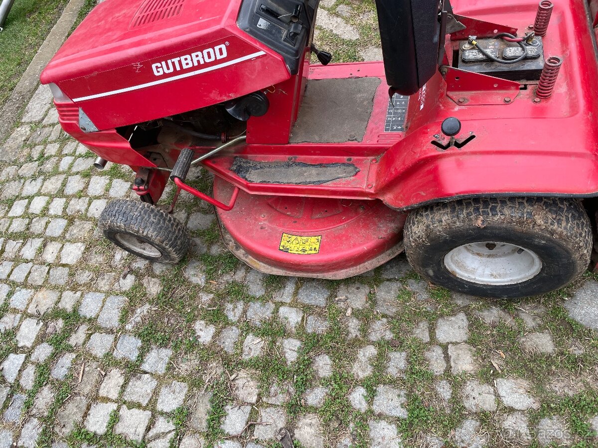 Zahradní sekací traktor, traktůrek - 13