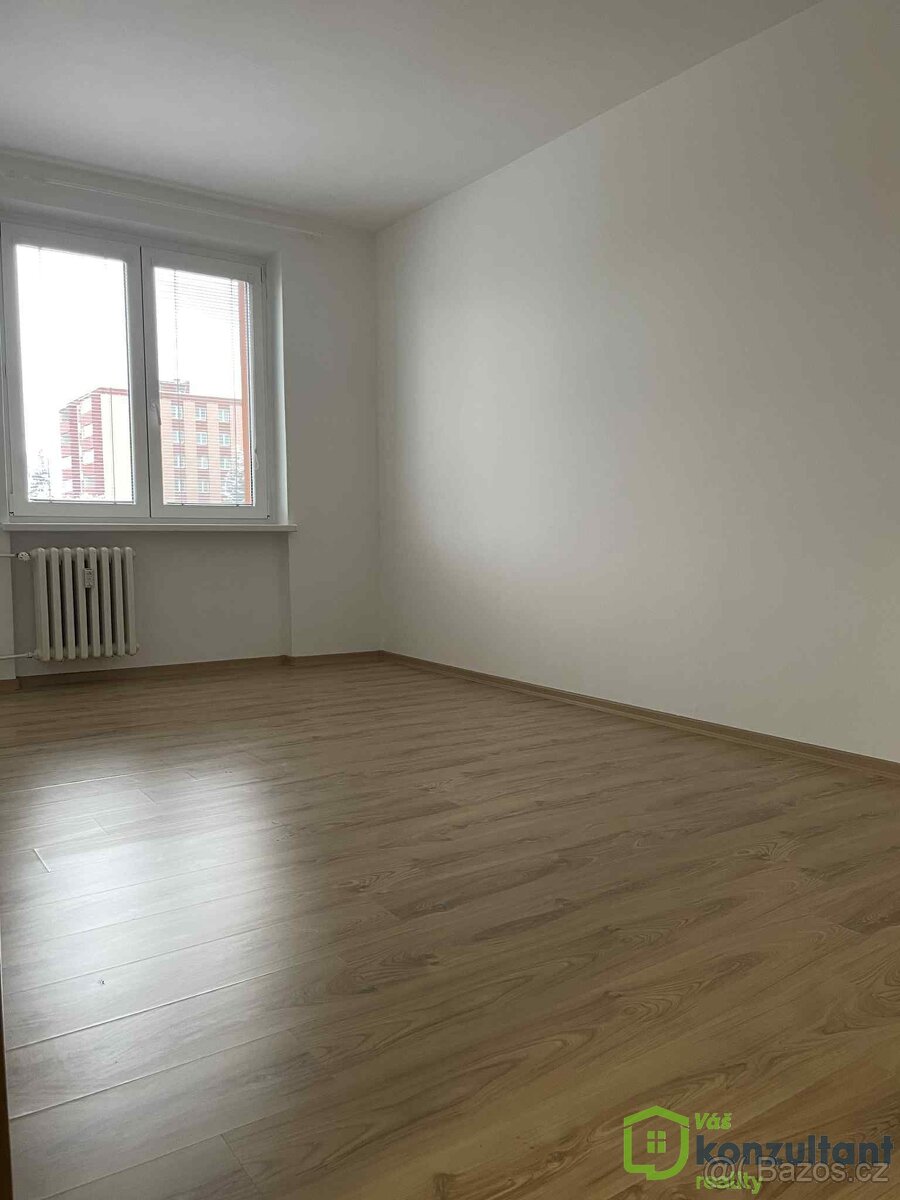 Pronájem prostorného bytu 3+1 s lodžií – 68 m², 3. NP, výtah - 13