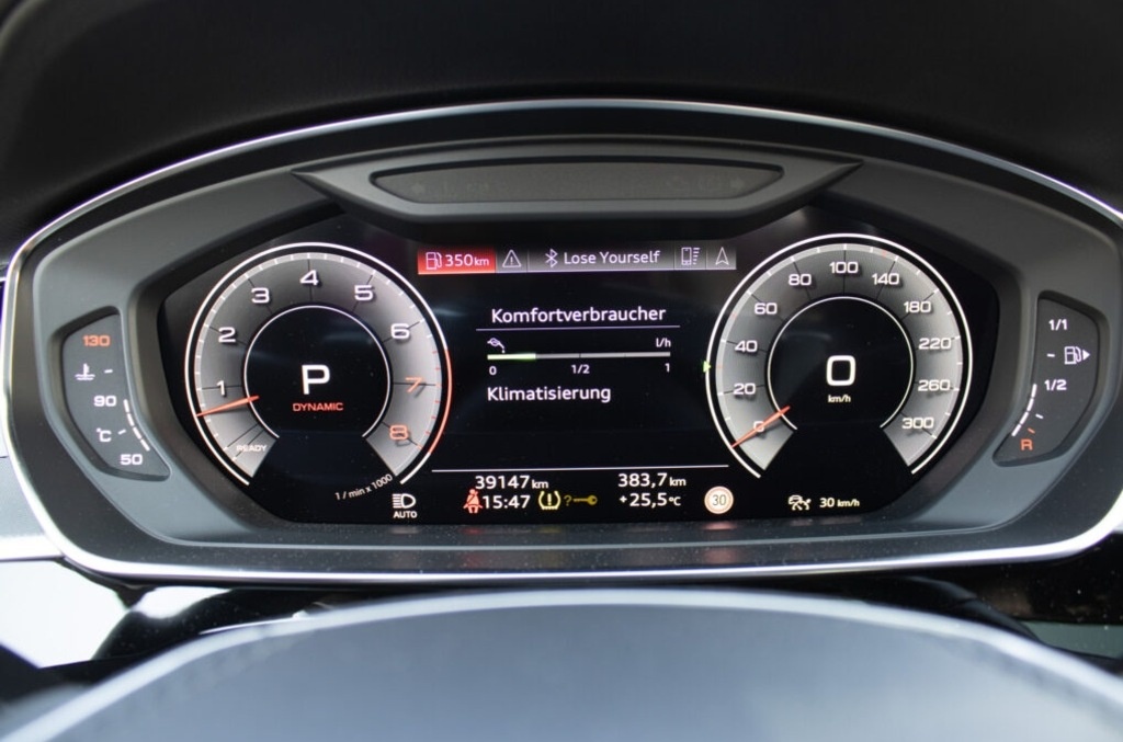 Audi A8 55 TFSI z roku 2022 - 13