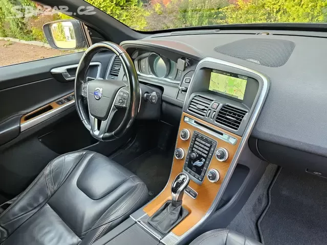 Volvo XC60 2.4 D5 169kW,AWD,Summum,Webasto,141tkm,Pano,Navi. - 13