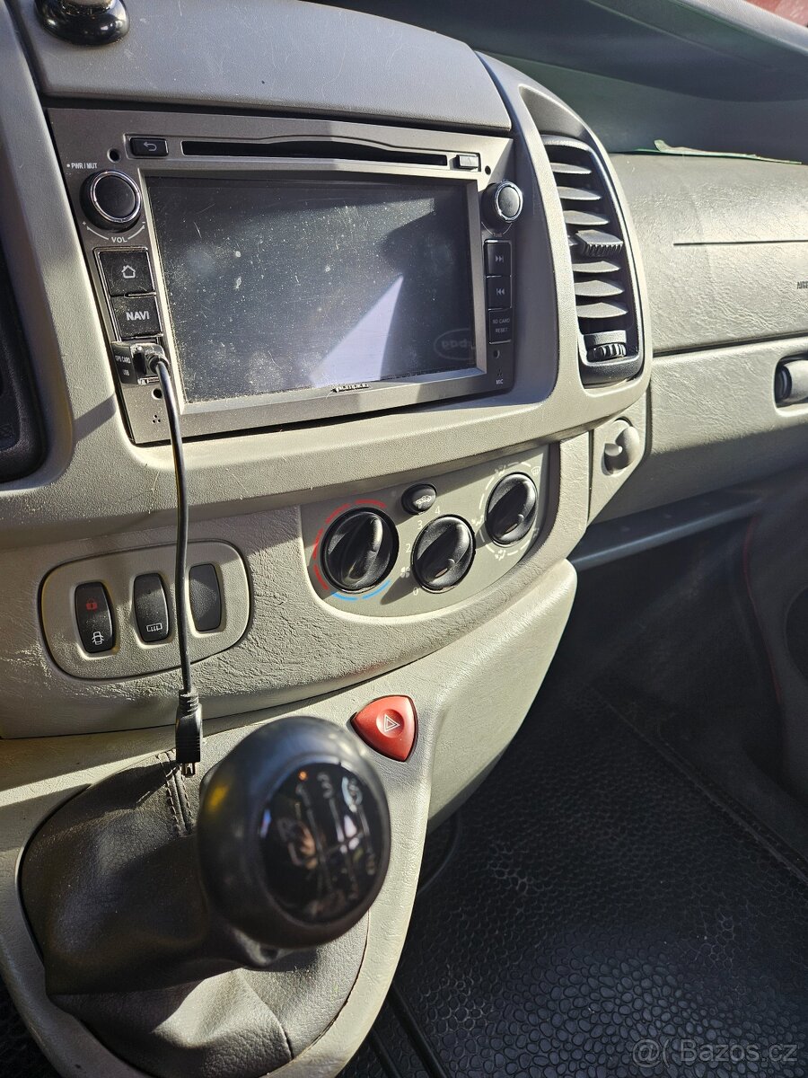 Prodám obytný Opel Vivaro,r.v.2006,obsah-1.9tdci(74kw) - 13