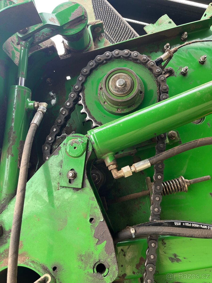 Balikovací lis John deere 854 - 13