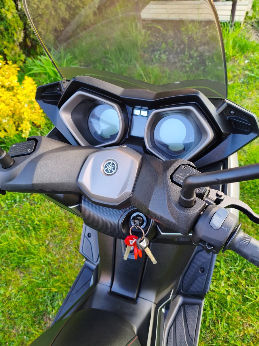 Yamaha X-Max 125i - 13