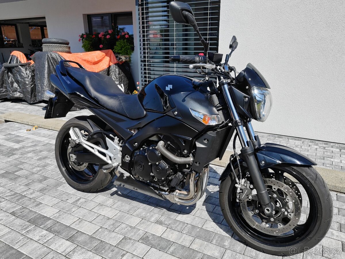 Suzuki gsr 600 - 13